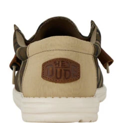 Wally Mossy Oak® Original - Bottomland® -Hey Dude Store 40586 960 WALLYMOSSYOAKM LEFTBACK conversion1