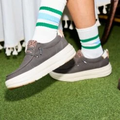 Wendy Nova Classic - Smoke/Irish Cream -Hey Dude Store FH25 HEYDUDE Wendy Nova 44249 1WU 03453 1