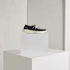 Hey Dude Store -Hey Dude Store SS25 HeyDude Crochet Collection 43108 0C4 008 FNL